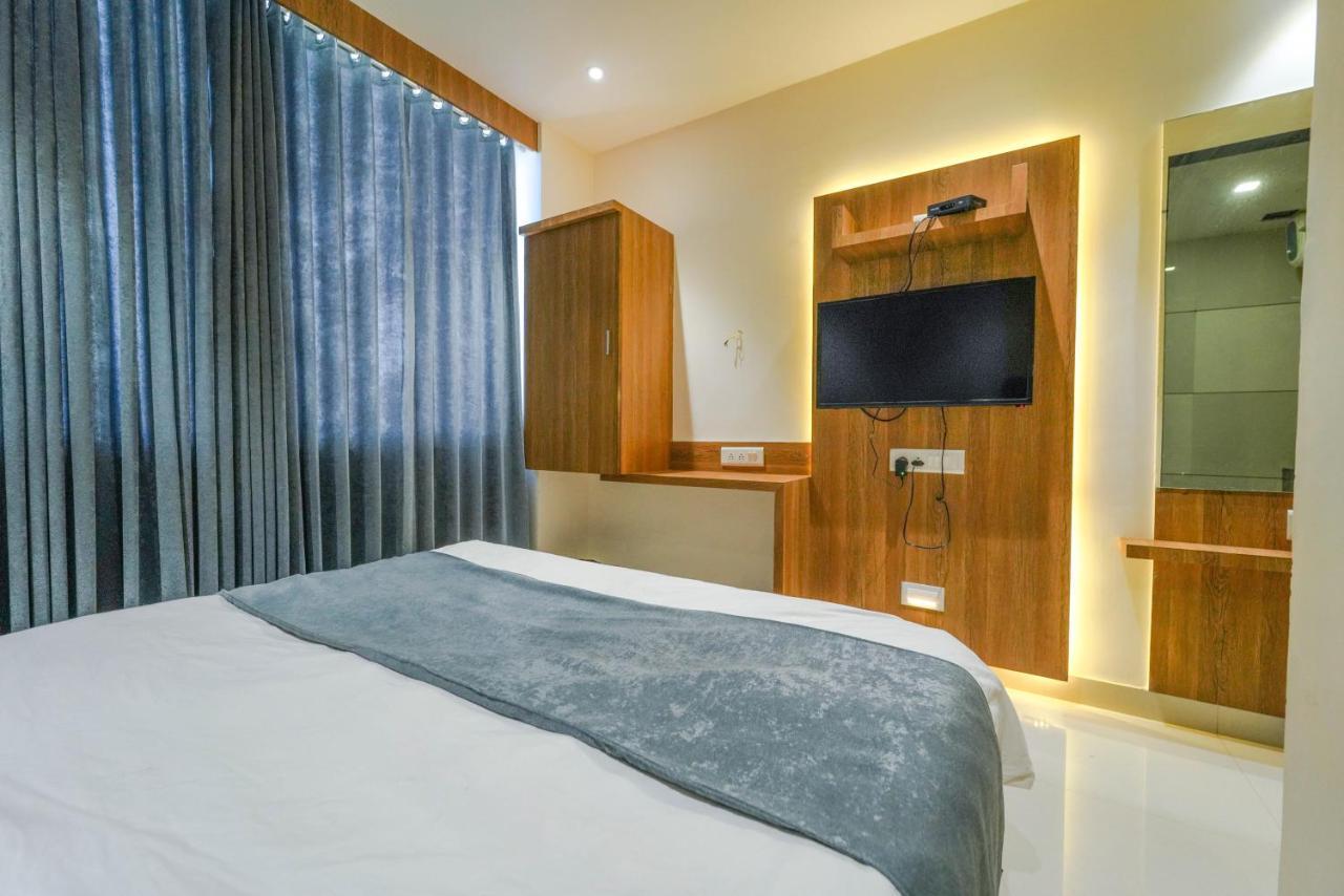 Hotel New Empire Ahmadábád Kültér fotó
